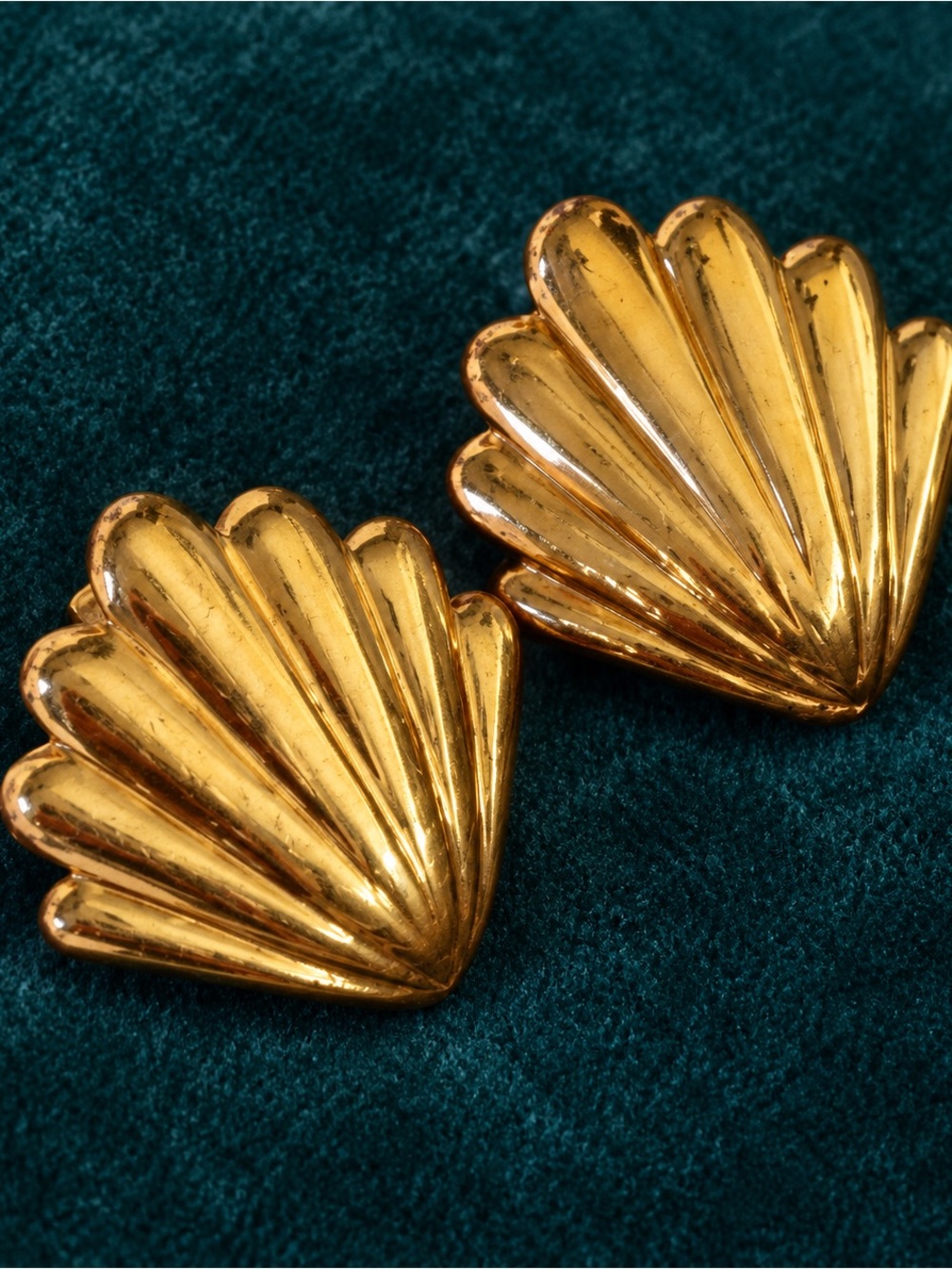 Vintage Trifari Gold Tone Seashell Fan Clip-On Earrings